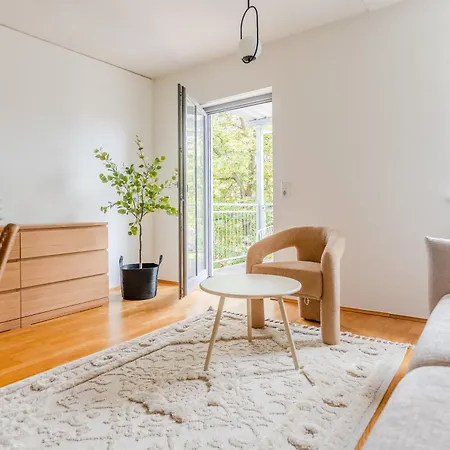 Hakuna Nordic Lounge - In Der Innenstadt * Graz